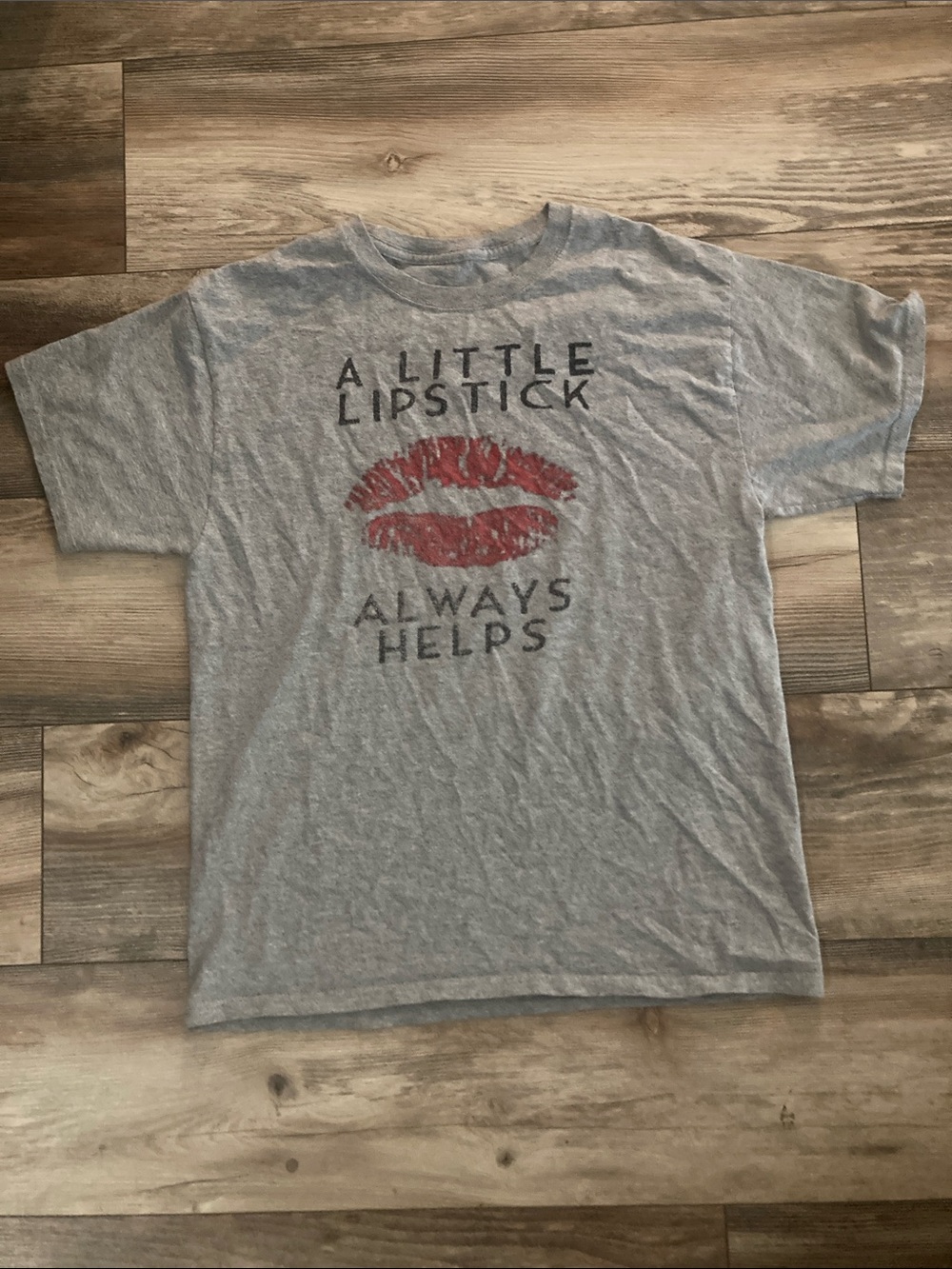 A Little Lipstick Always Helps Women’s Gray Shortsleeve Shirt Size M